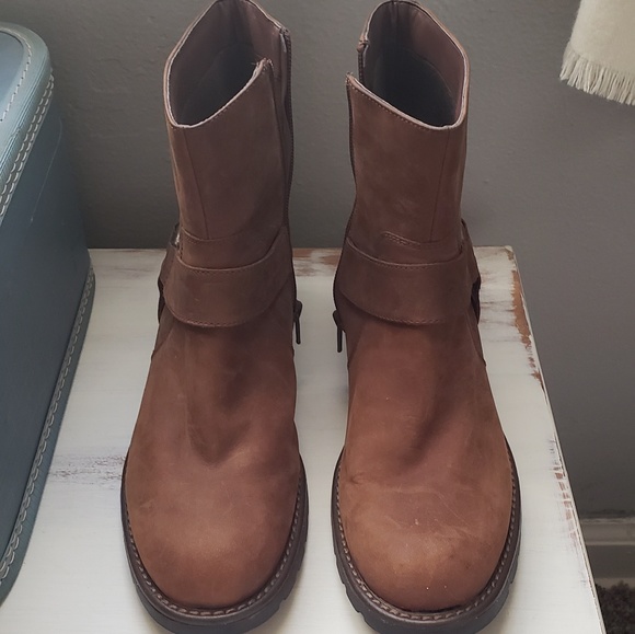 Clarks Shoes - Clark mid ankle boots/booties
